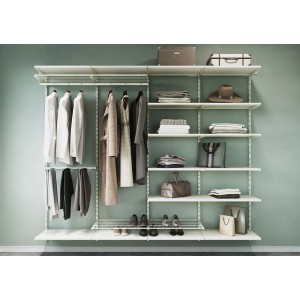 Biały system półek z metalowymi wspornikami kątowymi 40 cm do organizacji ubrań i akcesoriów.