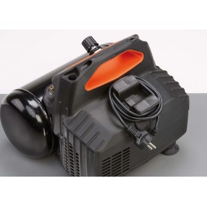 Czarny kompresor t.b.t. z pomarańczową rączką i kablem zasilającym.