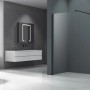Nowoczesna kabina walk-in t.b.t. z czarną ramą i umywalką w łazience.