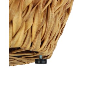 Zbliżenie na doniczkę t.b.t. wykonaną z plecionego materiału z małą nóżką.