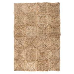 Naturalny dywan t.b.t. z kwadratowym wzorem, idealny do salonu.