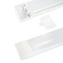 Szczegół lampy warsztatowej t.b.t., białe plastikowe światło.