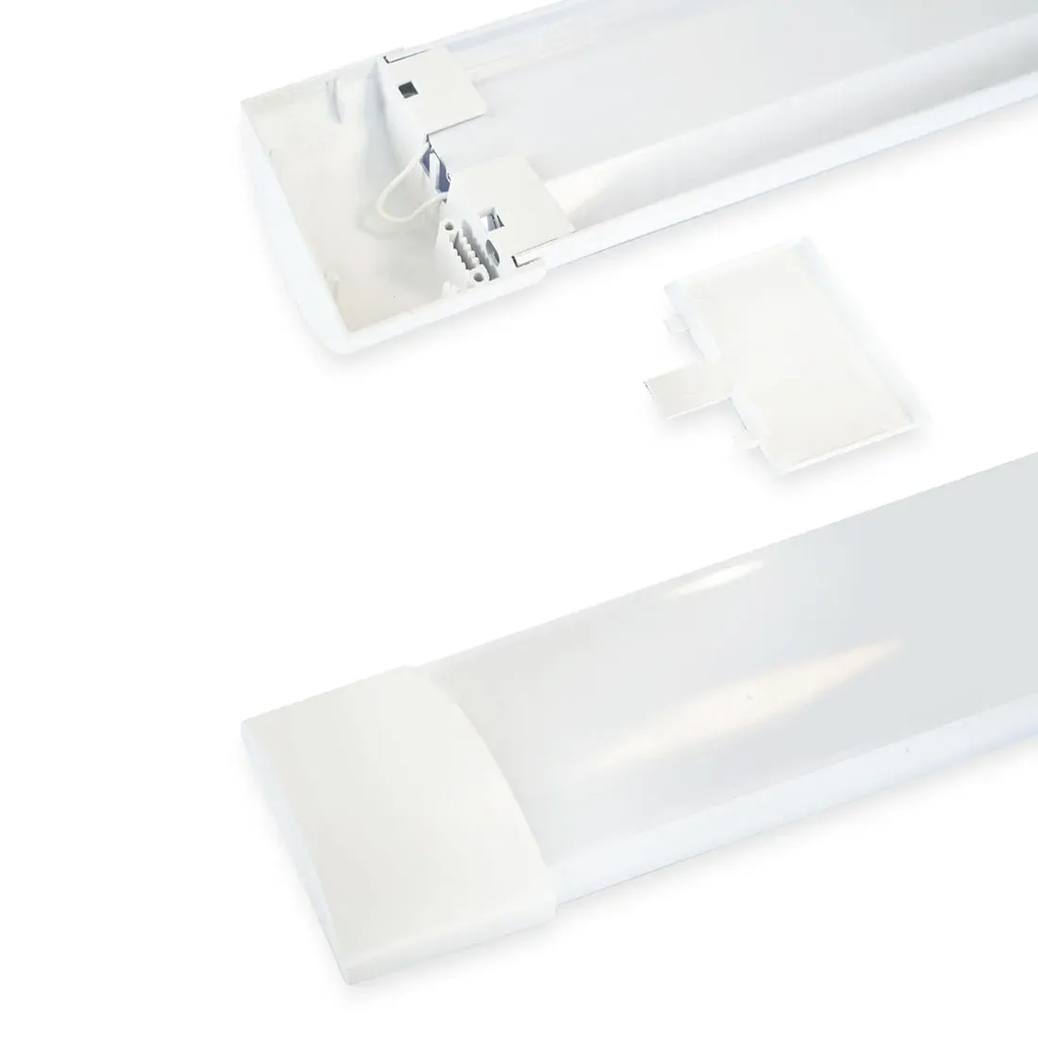 Szczegół lampy warsztatowej t.b.t., białe plastikowe światło.