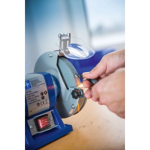 Szlifierka stołowa ostrzy narzędzie. Szlifierki do prac warsztatowych.