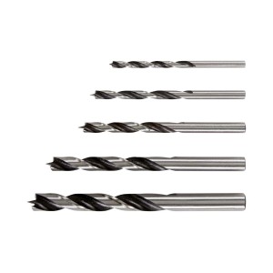 Zestaw wierteł t.b.t. z różnymi wiertłami do drewna w różnych rozmiarach.