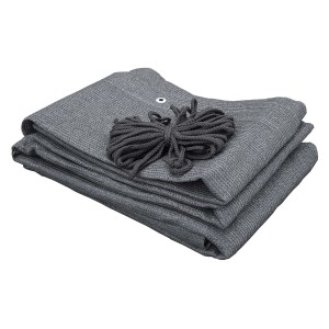 Szara mata na ogrodzenie t.b.t. ze sznurkiem mocującym.