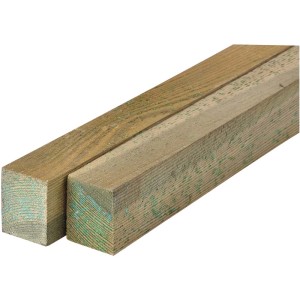 Dwie surowe, zielone deski tarasowe z drewna, idealne do budowy tarasów.