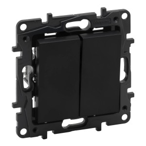 Czarny włącznik światła t.b.t., część kategorii Włączniki i przyciski.