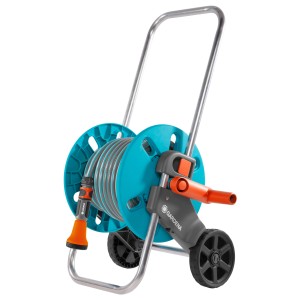 Zestaw wózka na wąż Gardena CleverRoll S z wężem 20 m i akcesoriami.