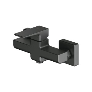 Czarna bateria prysznicowa t.b.t. do montażu ściennego w nowoczesnym stylu.