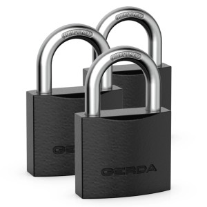 Trzy czarne kłódki Gerda z srebrnymi pałąkami.