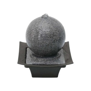 Dekoracyjna fontanna ogrodowa kula kamienna.