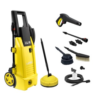 Żółta myjka ciśnieniowa z akcesoriami, takimi jak dysze, szczotki i butelka na detergent.