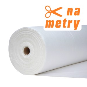 Rolka białej folii lub włókniny, dostępna na metry.