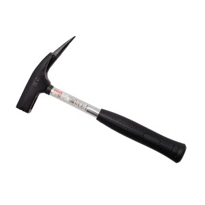 Młotek ciesielski, 500 g, z gumowanym uchwytem do wbijania i wyciągania gwoździ.