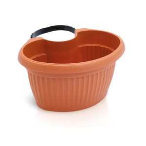 Brązowa doniczka wisząca t.b.t. na balkon lub do ogrodu.