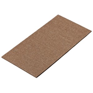 Prostokątna, brązowa podkładka meblowa t.b.t. do użytku wewnętrznego.