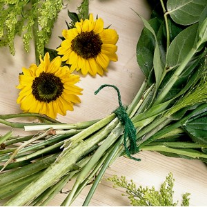 Bukiet kwiatów związany zielonym sznurkiem jutowym (70 m).