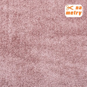 Zbliżenie różowej wykładziny dywanowej na metry.