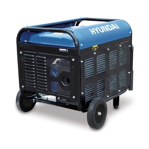 Niebiesko-czarny agregat prądotwórczy Hyundai z kołami do użytku mobilnego.