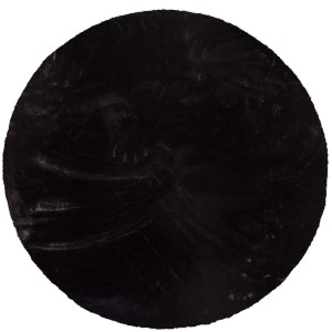 Czarny, okrągły dywan z długim włosiem t.b.t. do salonu.