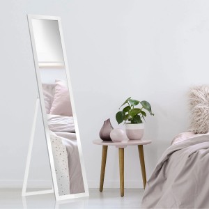 Wolnostojące, białe lustro do garderoby. Idealne do sypialni i garderób.