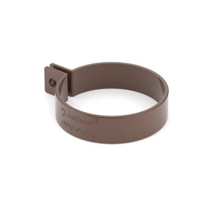 Brązowy plastikowy uchwyt do rur spustowych.