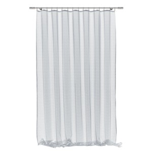 Delikatna, biała zasłona t.b.t. z taśmą marszczącą.