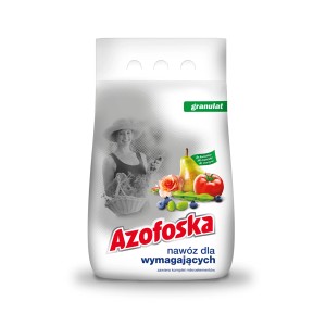 Opakowanie nawozu uniwersalnego Azofoska w granulkach ze zdjęciem owoców i warzyw.