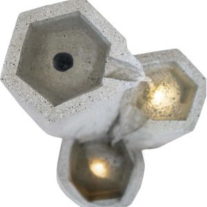 Nowoczesna fontanna ogrodowa t.b.t. z betonu z oświetleniem LED.