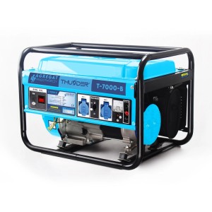 Niebieski agregat prądotwórczy t.b.t. z czarną ramą. Przenośny generator na budowę i do ogrodu.