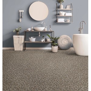 Łazienka z wykładziną PCV t.b.t. o wzorze mozaiki.