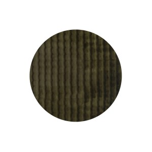 Okrągły, oliwkowozielony dywan z długim włosiem i pionowym wzorem w paski.