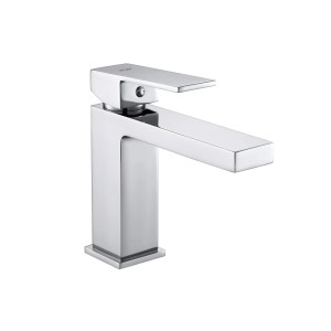 Nowoczesna, chromowana bateria umywalkowa t.b.t. o kwadratowym designie.