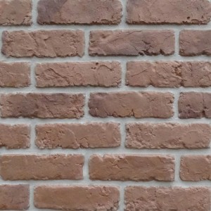Dekoracyjna ceglana ściana w kolorze czerwono-brązowym do użytku wewnętrznego i zewnętrznego.