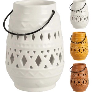 Różnokolorowe lampiony ceramiczne t.b.t. z geometrycznymi wzorami i metalowymi uchwytami.
