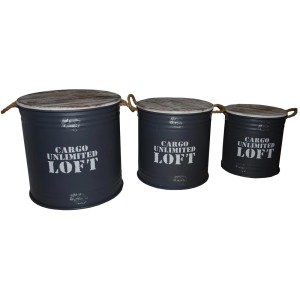 Zestaw 3 dekoracyjnych metalowych donic ogrodowych z drewnianymi pokrywkami i napisami.