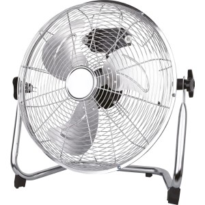 Chromowany wentylator z trzema łopatkami dla efektywnej cyrkulacji powietrza.