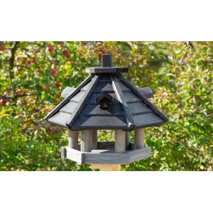 Drewniany karmnik dla ptaków w stylu pagody do ogrodu.