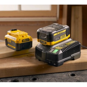 Akumulator Stanley Fatmax V20 18V/4Ah z ładowarką do elektronarzędzi.