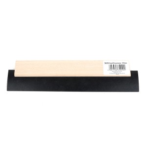 Paca do fugowania z drewnianą rączką i czarnym gumowym ostrzem do układania płytek i prac murarskich.