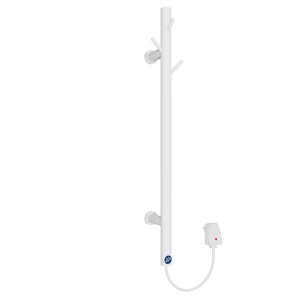 Biały grzejnik t.b.t. z haczykami do łazienki lub ogrzewania.