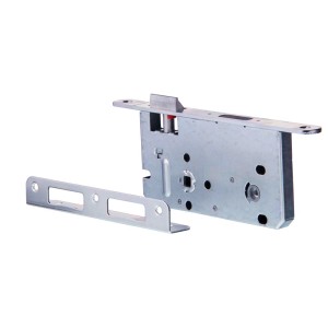 Zamek wpuszczany z blachą czołową do drzwi wewnętrznych.