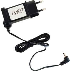 Czarny adapter OBI 4,5 V z tworzywa sztucznego do oświetlenia wioski bożonarodzeniowej. Kompaktowy zasilacz.