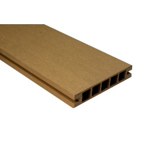 Brązowa deska tarasowa t.b.t. z profilem komorowym.