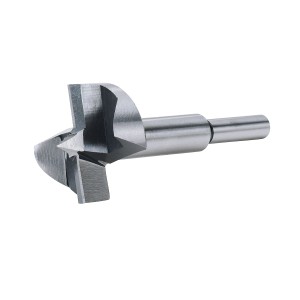 Zbliżenie wiertła Forstnera, 15-35 mm, do drewna.