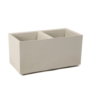 Prostokątna, dwuczęściowa, beżowa donica ze wzorem.