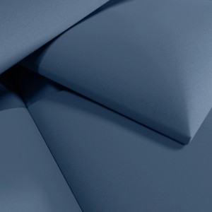 Zbliżenie na niebieskie panele ścienne t.b.t.