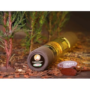 Rolka brązowej agrowłókniny/ściółki do ochrony roślin w ogrodzie.