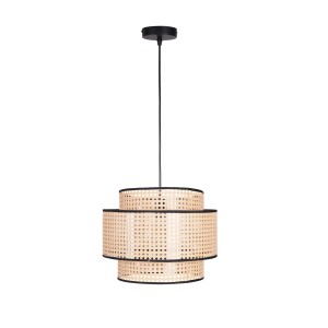 Lampa wisząca z trzema rattanowymi abażurami.